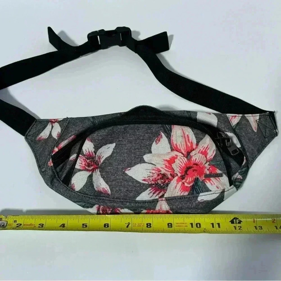 Roxy Waist Pack Fanny Pack Gray Floral Adjustable - Picture 9 of 9